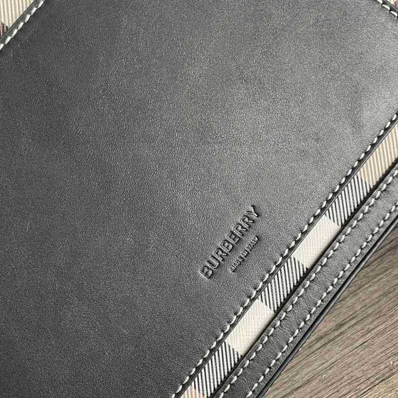 BURBERRY メッセンジャーバッグ チェック レザー メンズ 25.5×21.5×6.5cm