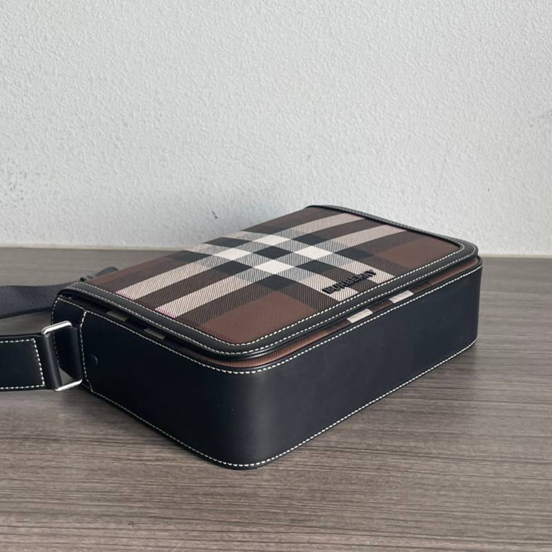 BURBERRY メッセンジャーバッグ チェック レザー メンズ 25.5×21.5×6.5cm