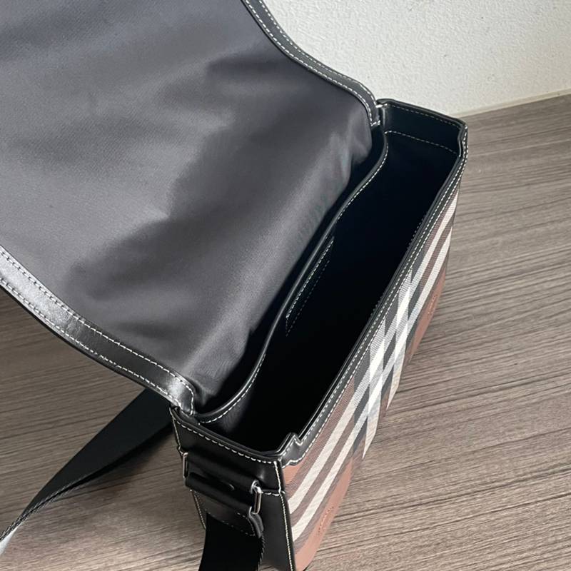 BURBERRY メッセンジャーバッグ チェック レザー メンズ 25.5×21.5×6.5cm