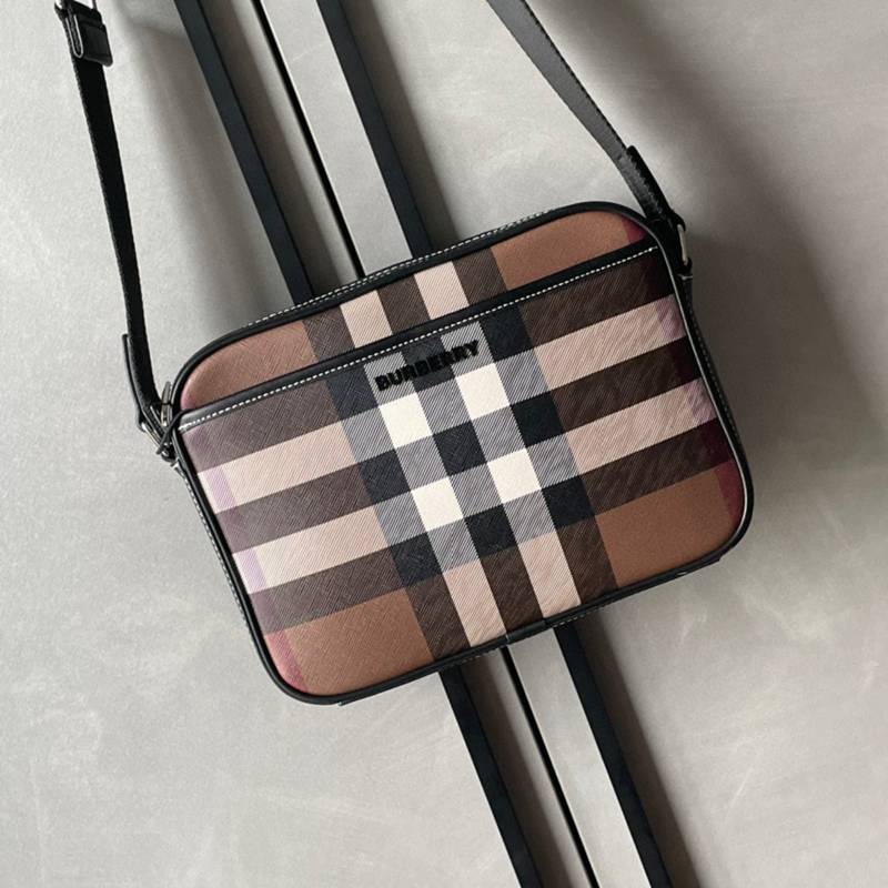 BURBERRY ショルダーバッグ チェック レザー メンズ 25×18×5cm BURBERRY ショルダーバッグ チェック レザー メンズ 25×18×5cm