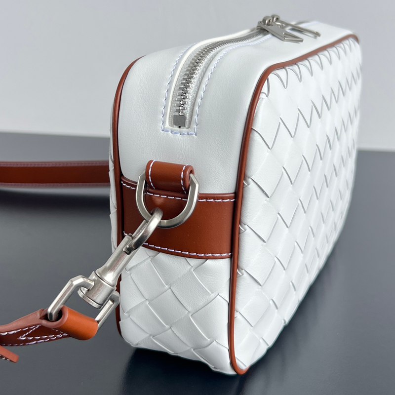 BOTTEGA VENETA レザーカメラバッグ メンズ 24.5×15×6cm