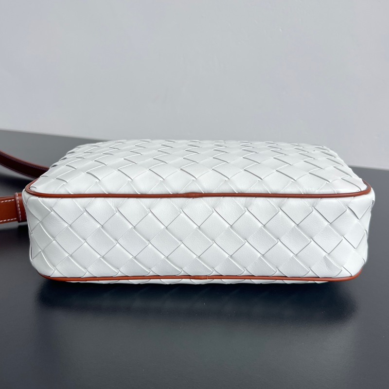 BOTTEGA VENETA レザーカメラバッグ メンズ 24.5×15×6cm
