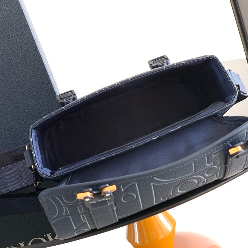 DIOR メッセンジャーバッグ ディオールグラヴィティ レザー メンズ 24×18×8cm