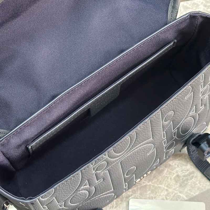 DIOR メッセンジャーバッグ ディオールグラヴィティ レザー メンズ 24×18×8cm