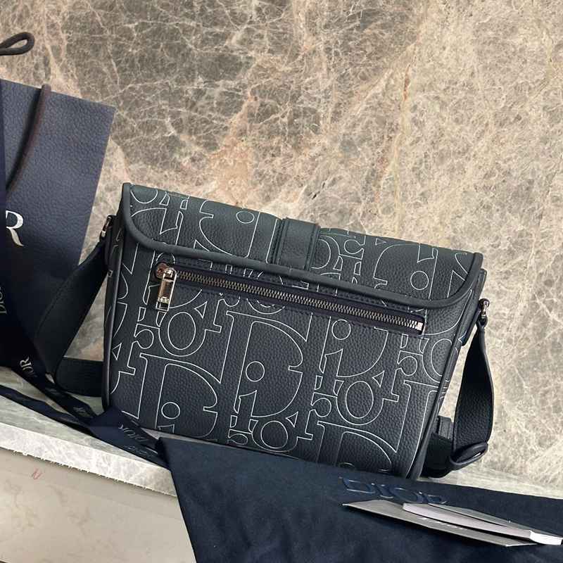 DIOR デイリー メッセンジャーバッグ ディオールグラヴィティ レザー メンズ 28×18×9.5cm