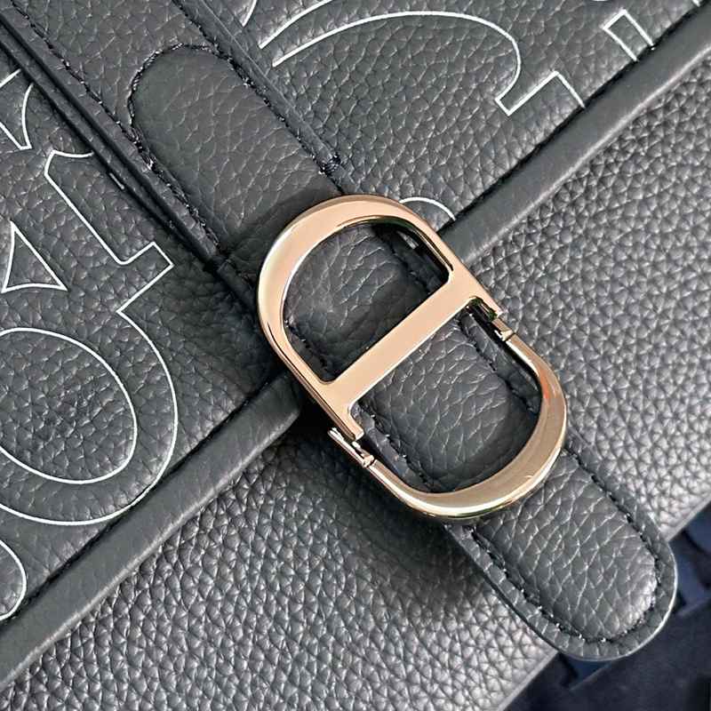 DIOR デイリー メッセンジャーバッグ ディオールグラヴィティ レザー メンズ 28×18×9.5cm