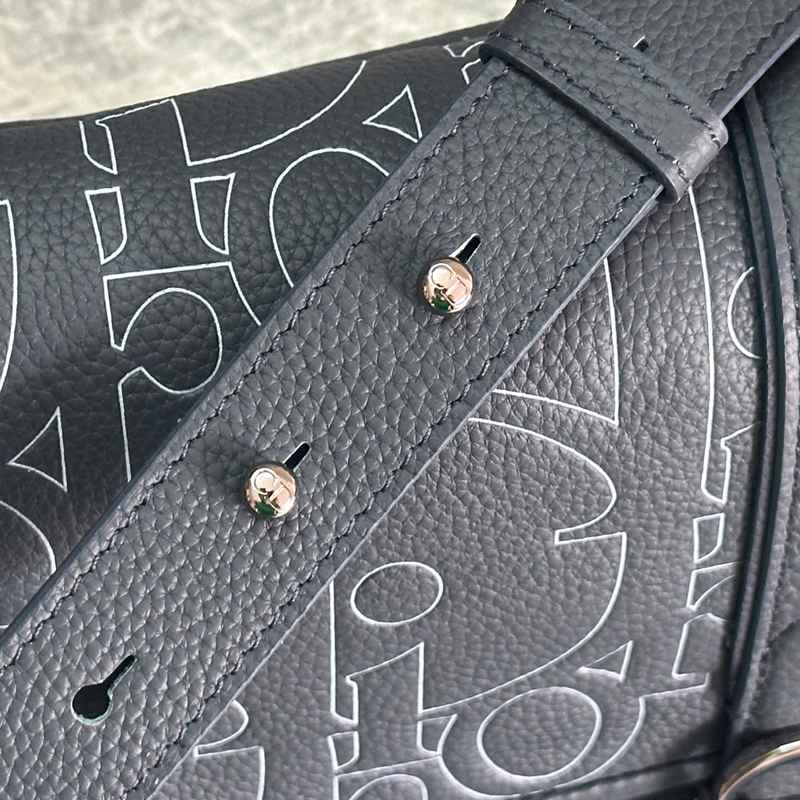 DIOR デイリー メッセンジャーバッグ ディオールグラヴィティ レザー メンズ 28×18×9.5cm