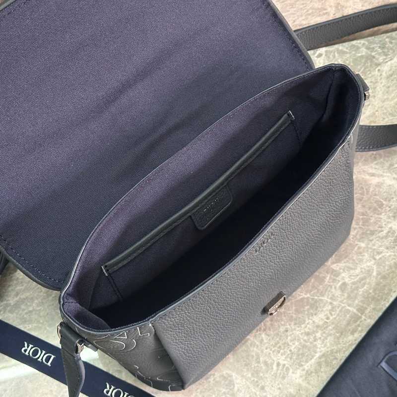 DIOR デイリー メッセンジャーバッグ ディオールグラヴィティ レザー メンズ 28×18×9.5cm