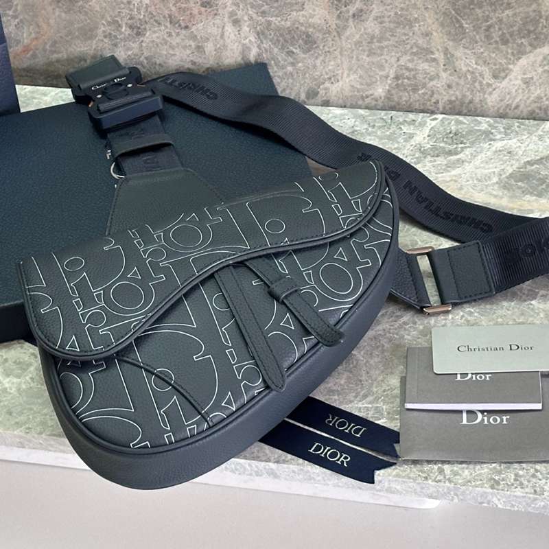 DIOR サドル ショルダーバッグ ディオールグラヴィティ レザー メンズ 27×20×5cm