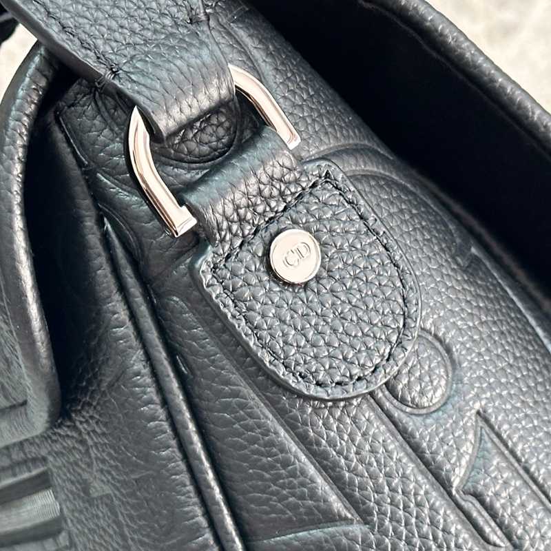 DIOR デイリー メッセンジャーバッグ ディオールグラヴィティ レザー メンズ 31×25×13cm