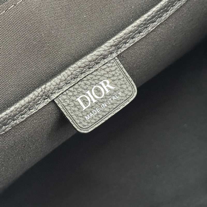 DIOR デイリー メッセンジャーバッグ ディオールグラヴィティ レザー メンズ 28×18×9.5cm