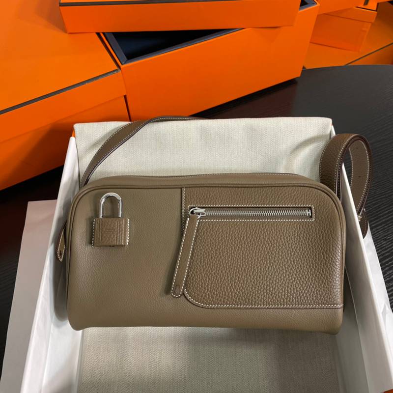 HERMES ヌーヴォーオンボビー ショルダーバッグ ユニセックス 29×20×12cm HERMES ヌーヴォーオンボビー ショルダーバッグ ユニセックス 29×20×12cm