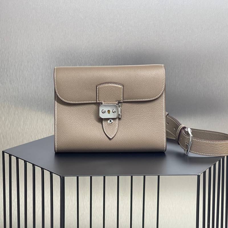 HERMES サックアデペッシュ メッセンジャーバッグ ユニセックス 21×17×4cm HERMES サックアデペッシュ メッセンジャーバッグ ユニセックス 21×17×4cm