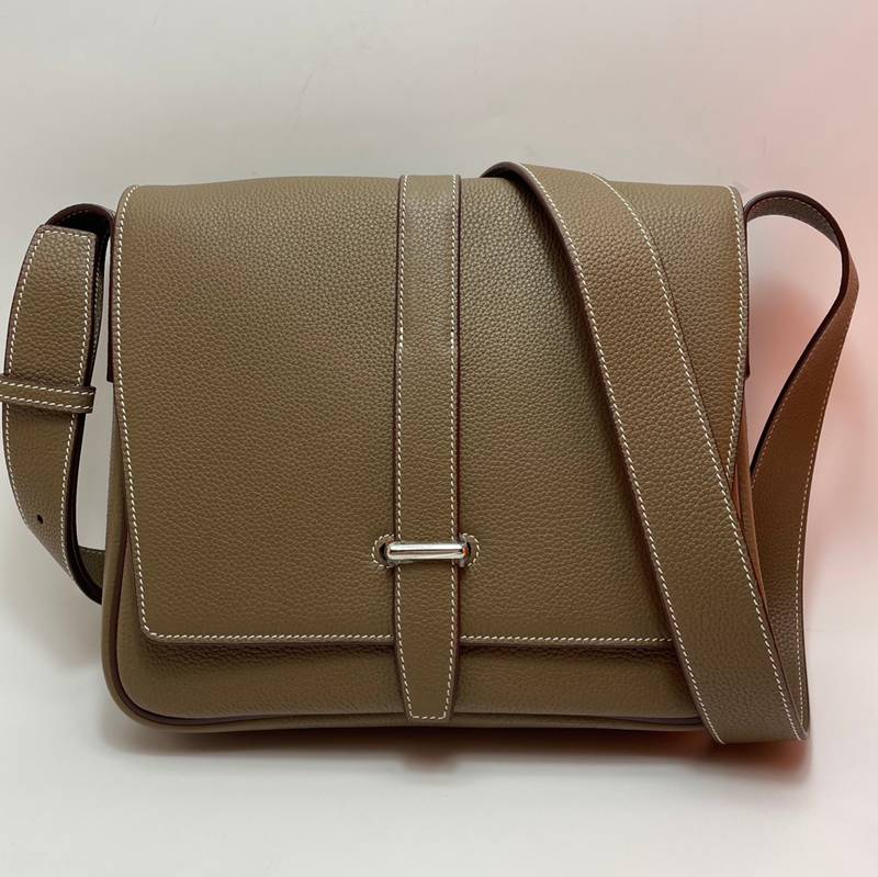 HERMES スティーブライトジュニア メッセンジャーバッグ ユニセックス 27×23×5cm HERMES スティーブライトジュニア メッセンジャーバッグ ユニセックス 27×23×5cm