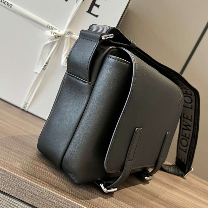 LOEWE ミリタリー メッセンジャーバッグ レザー×ジャカード メンズ 24.5×18×10.5cm