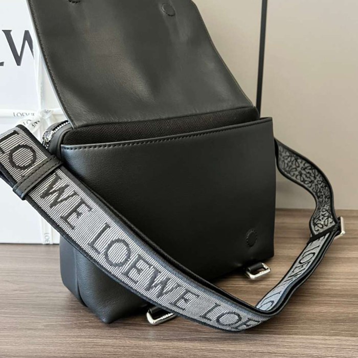 LOEWE ミリタリー メッセンジャーバッグ レザー×ジャカード メンズ 24.5×18×10.5cm