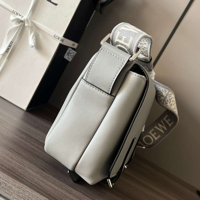 LOEWE ミリタリー メッセンジャーバッグ レザー×ジャカード メンズ 24.5×18×10.5cm
