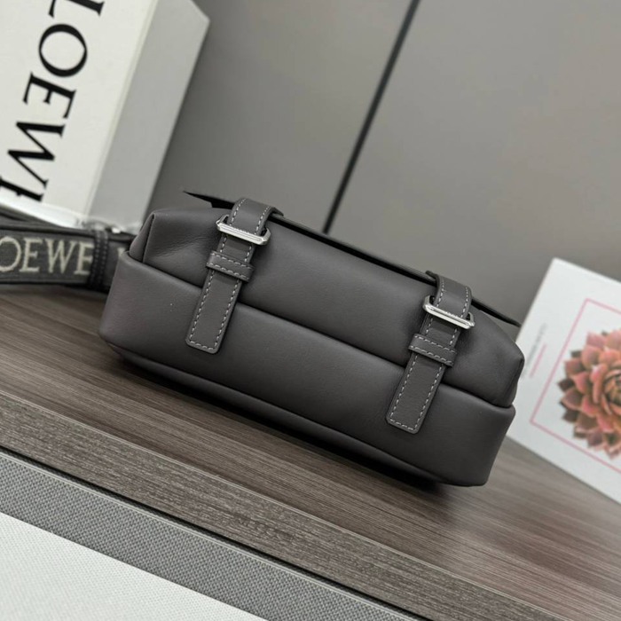LOEWE ミリタリー メッセンジャーバッグ レザー×ジャカード メンズ 24.5×18×10.5cm