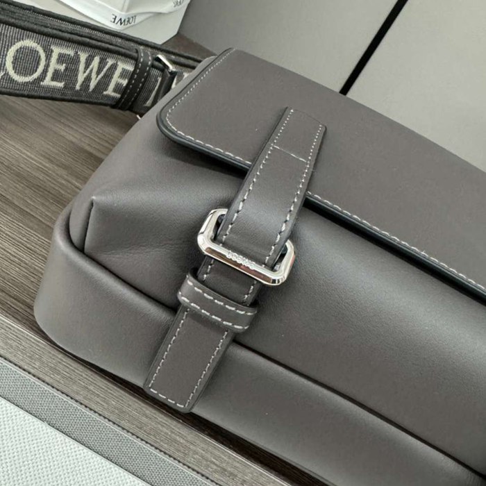 LOEWE ミリタリー メッセンジャーバッグ レザー×ジャカード メンズ 24.5×18×10.5cm