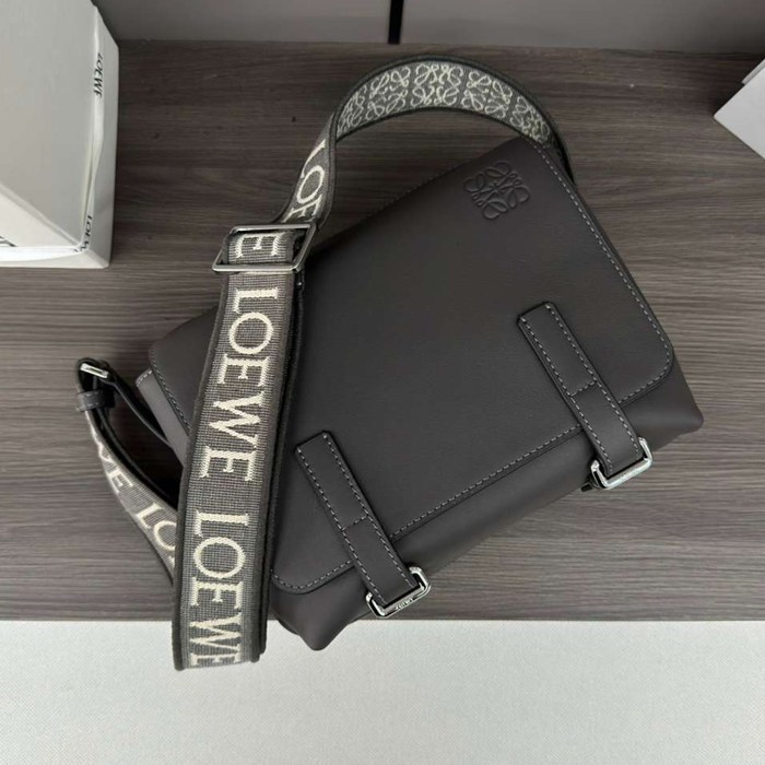 LOEWE ミリタリー メッセンジャーバッグ レザー×ジャカード メンズ 24.5×18×10.5cm