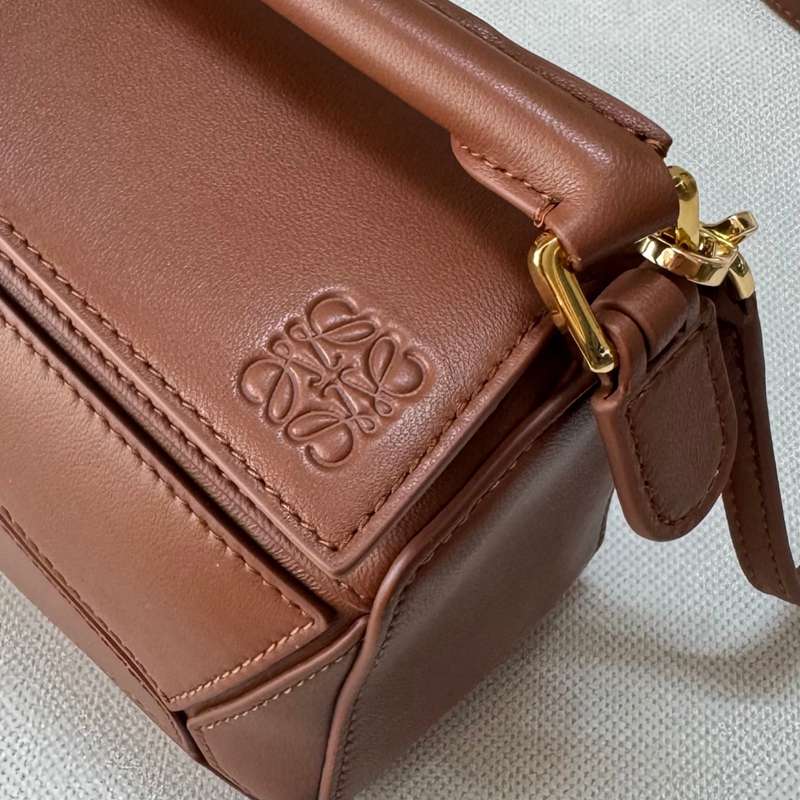 LOEWE フェザーライト パズル ミニ ナパラム レディース 17.5×12.5×7.5cm