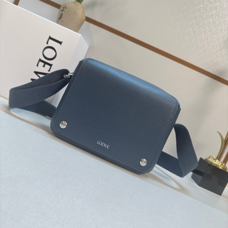 LOEWE ペブル メッセンジャーバッグ スモール メンズ 23.5×16×8cm