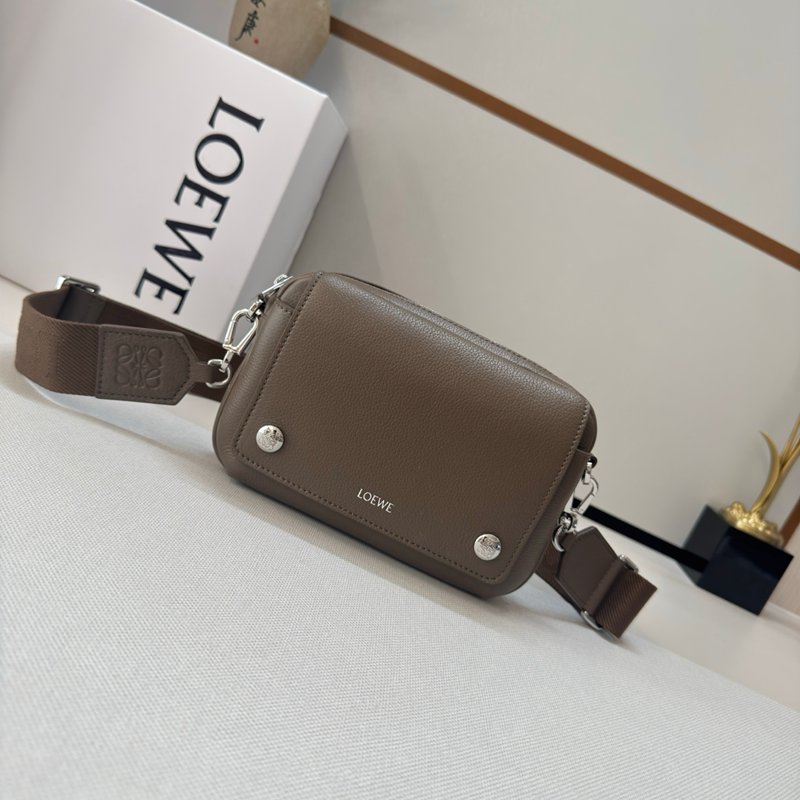 LOEWE ペブル メッセンジャーバッグ スモール メンズ 25×18×10cm