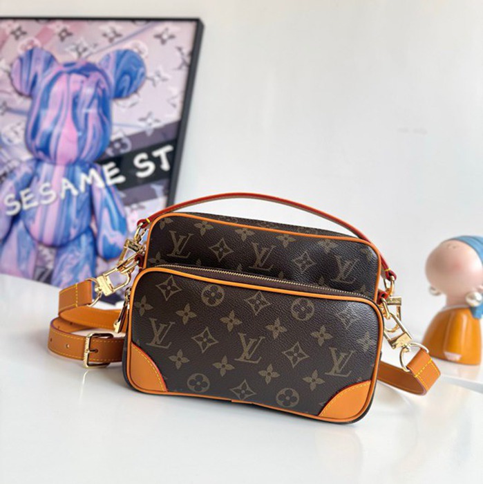 LOUIS VUITTON ニル ショルダーバッグ モノグラム キャンバス メンズ 25×17.5×11cm LOUIS VUITTON ニル ショルダーバッグ モノグラム キャンバス メンズ 25×17.5×11cm
