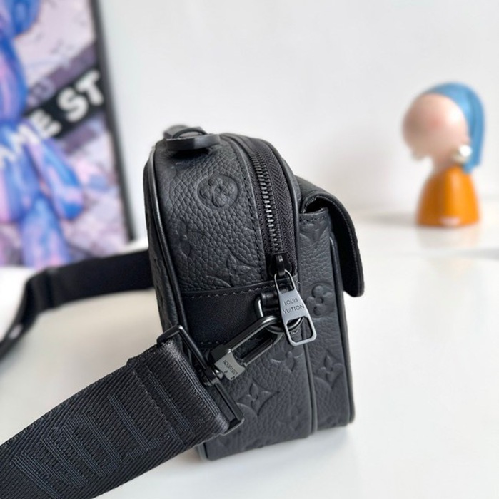 LOUIS VUITTON Sロック メッセンジャーバッグ タオリヨン レザー メンズ 22×18×8cm