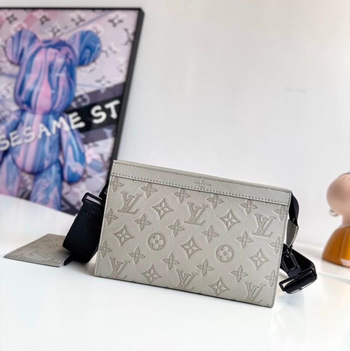 LOUIS VUITTON ガストン ウェアラブルウォレット モノグラムシャドウ レザー メンズ 22×14.5×4.5cm LOUIS VUITTON ガストン ウェアラブルウォレット モノグラムシャドウ レザー メンズ 22×14.5×4.5cm