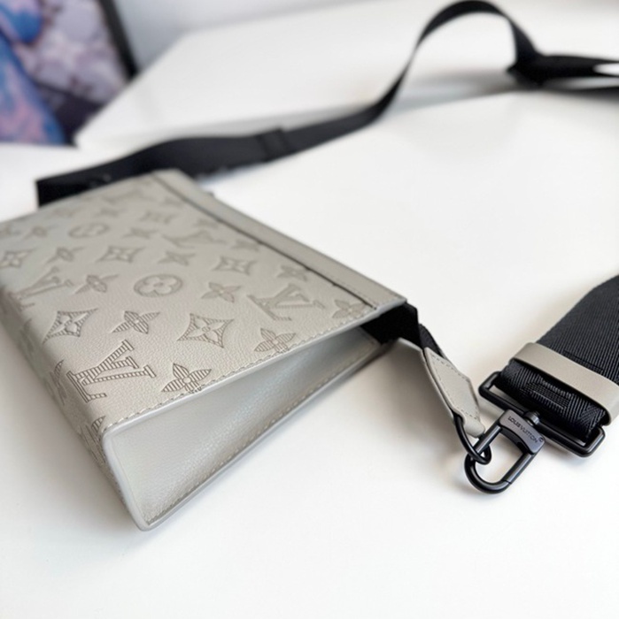 LOUIS VUITTON ガストン ウェアラブルウォレット モノグラムシャドウ レザー メンズ 22×14.5×4.5cm