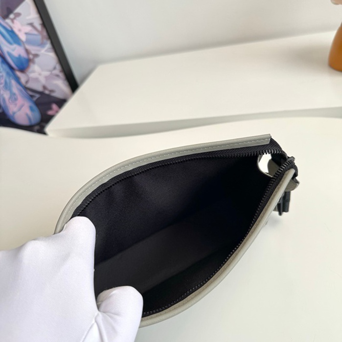 LOUIS VUITTON ガストン ウェアラブルウォレット モノグラムシャドウ レザー メンズ 22×14.5×4.5cm