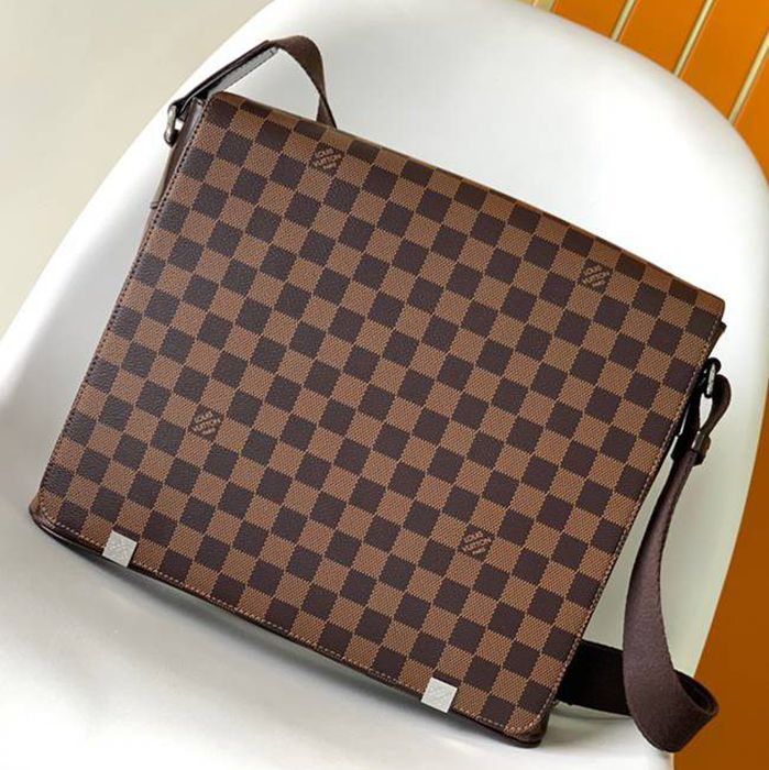 LOUIS VUITTON ディストリクトC ショルダーバッグ ダミエエベンヌ メンズ 33×29×8cm LOUIS VUITTON ディストリクトC ショルダーバッグ ダミエエベンヌ メンズ 33×29×8cm