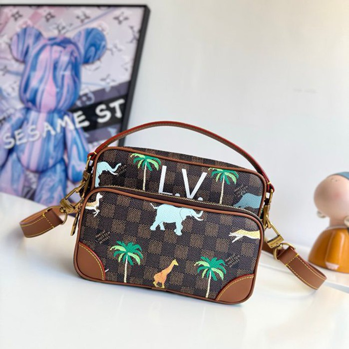 LOUIS VUITTON ニル ショルダーバッグ モノグラム キャンバス メンズ 25×17.5×11cm LOUIS VUITTON ニル ショルダーバッグ モノグラム キャンバス メンズ 25×17.5×11cm