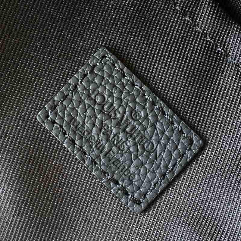 LOUIS VUITTON ホーボー カーゴ モノグラムシャドウ レザー メンズ 34.5×27×19.7cm