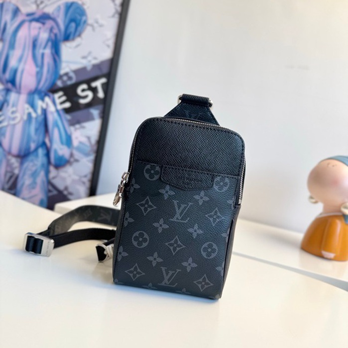 LOUIS VUITTON タイガラマ アウトドア ショルダーバッグ メンズ 24×18×8cm LOUIS VUITTON タイガラマ アウトドア ショルダーバッグ メンズ 24×18×8cm