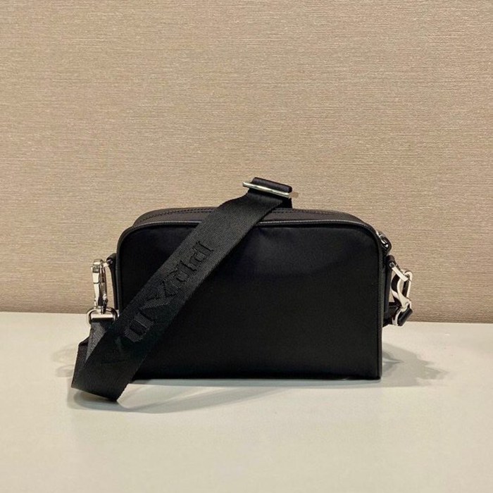 PRADA ショルダーバッグ リサイクルナイロン ユニセックス 18×11.5×5cm