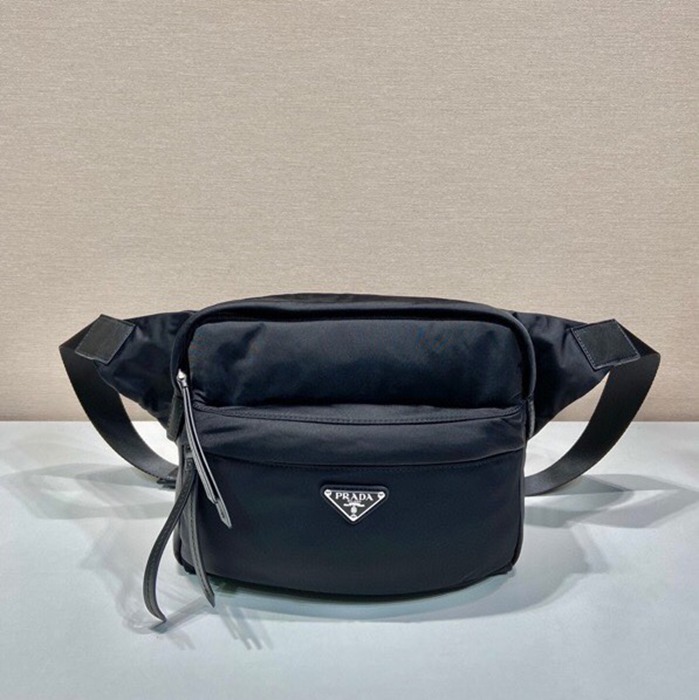 PRADA メッセンジャーバッグ リサイクルナイロン メンズ 26×20×10cm
