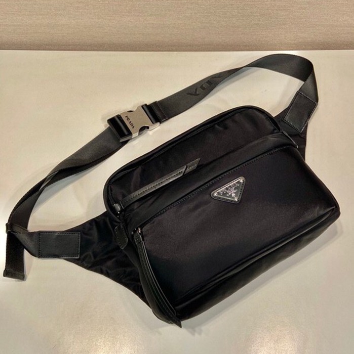 PRADA メッセンジャーバッグ リサイクルナイロン メンズ 26×20×10cm