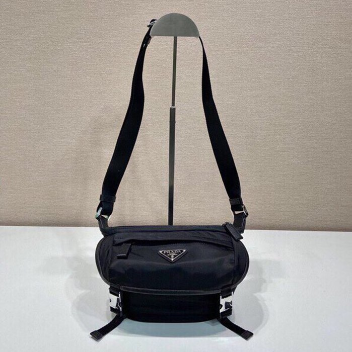 PRADA ミニメッセンジャーバッグ リサイクルナイロン ユニセックス 20×13×9cm