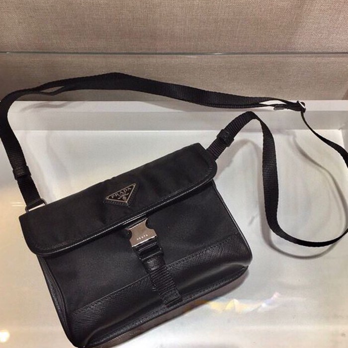 PRADA ミニメッセンジャーバッグ ユニセックス 18×14×3cm PRADA ミニメッセンジャーバッグ ユニセックス 18×14×3cm
