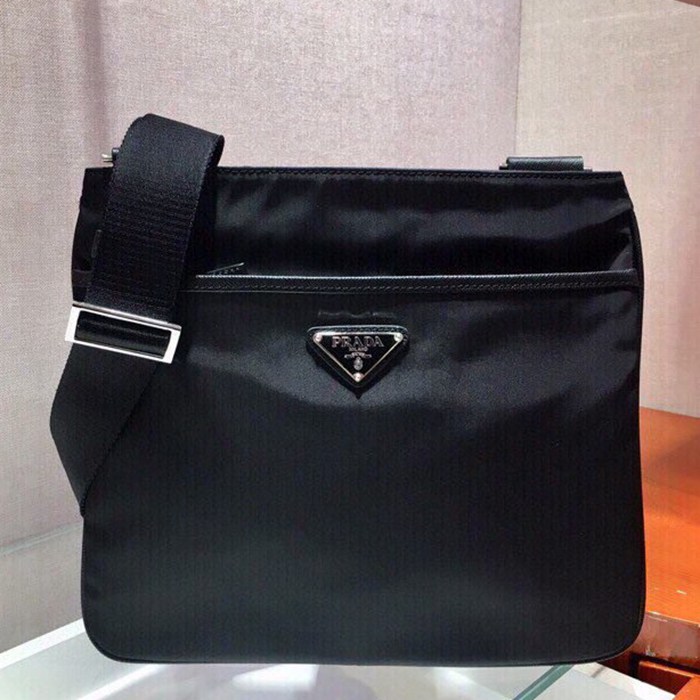 PRADA ショルダーバッグ パラシュートナイロン メンズ 29×26×5cm PRADA ショルダーバッグ パラシュートナイロン メンズ 29×26×5cm