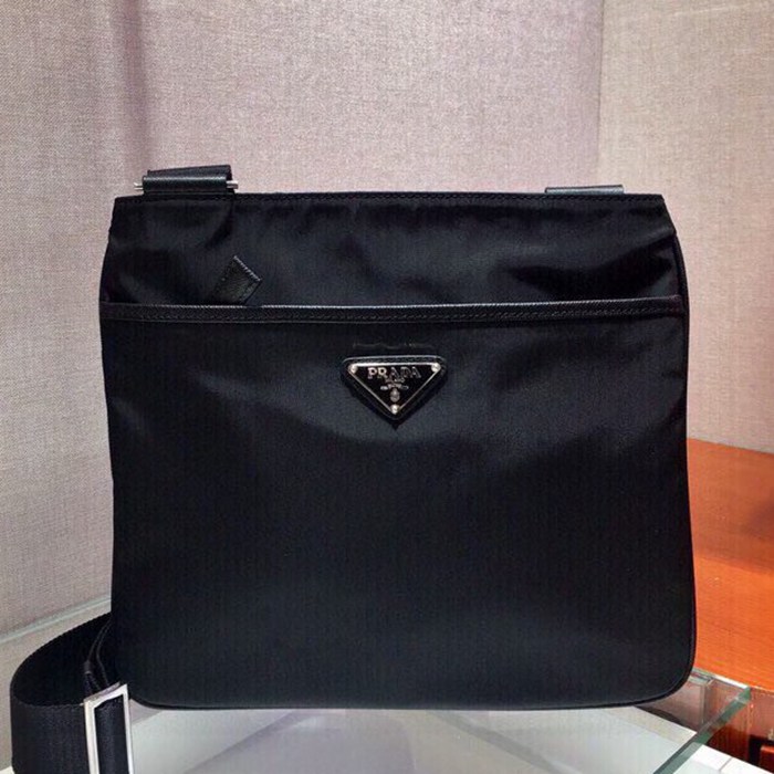 PRADA ショルダーバッグ パラシュートナイロン メンズ 29×26×5cm