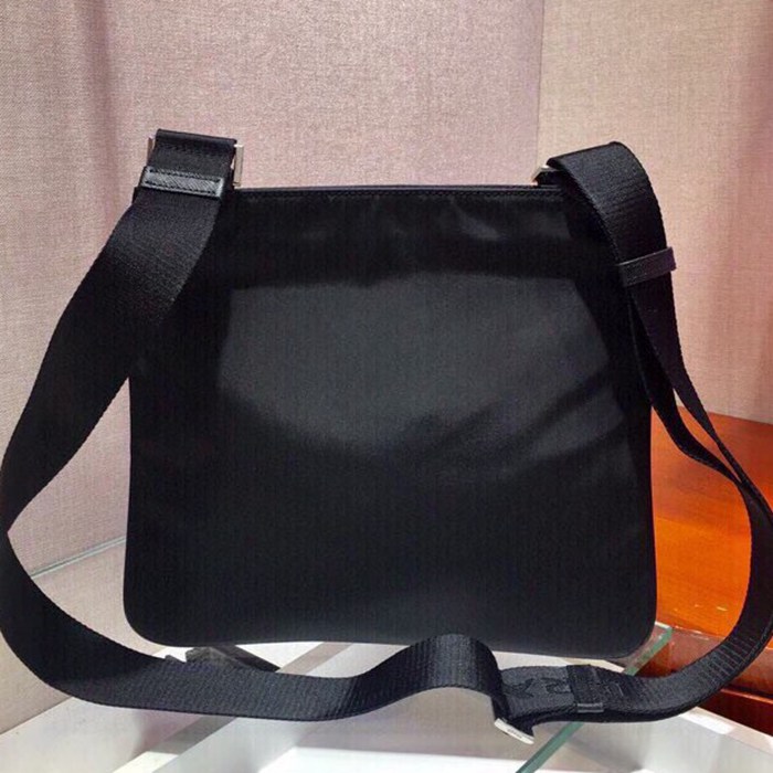 PRADA ショルダーバッグ パラシュートナイロン メンズ 29×26×5cm