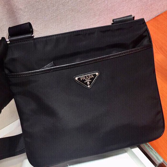 PRADA ショルダーバッグ パラシュートナイロン メンズ 29×26×5cm