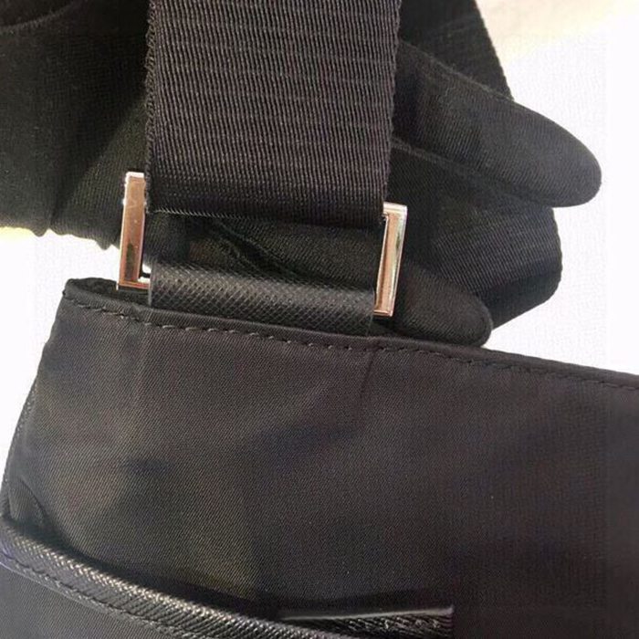 PRADA ショルダーバッグ パラシュートナイロン メンズ 29×26×5cm