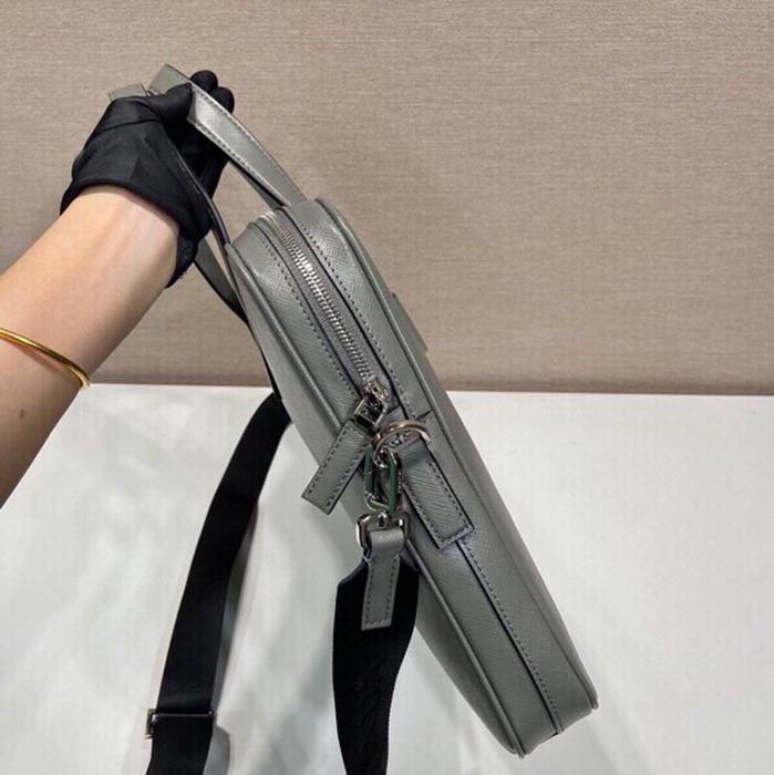 PRADA ブリーフケース サフィアーノレザー メンズ 36×28×4cm