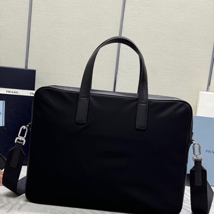 PRADA ブリーフケース リサイクルナイロン サフィアーノ メンズ 36×28×4cm