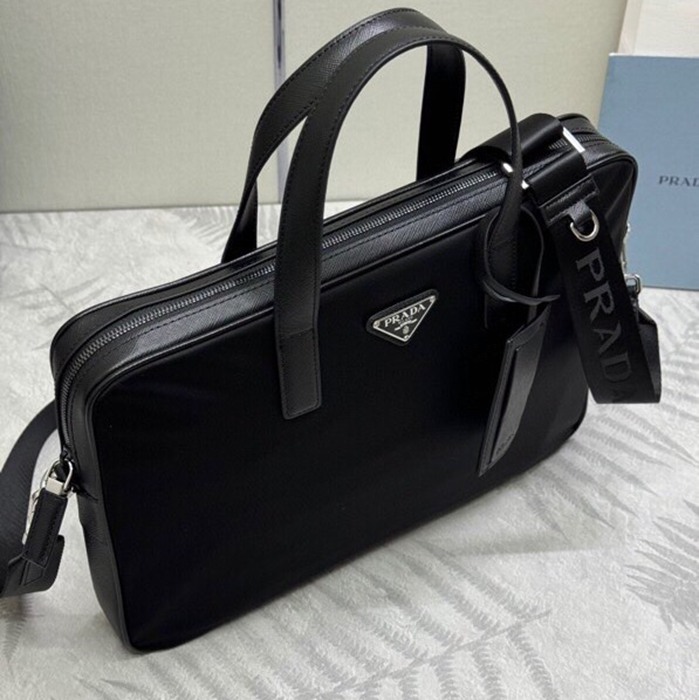 PRADA ブリーフケース リサイクルナイロン サフィアーノ メンズ 36×28×4cm