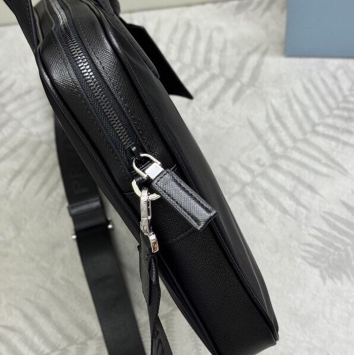 PRADA ブリーフケース リサイクルナイロン サフィアーノ メンズ 36×28×4cm